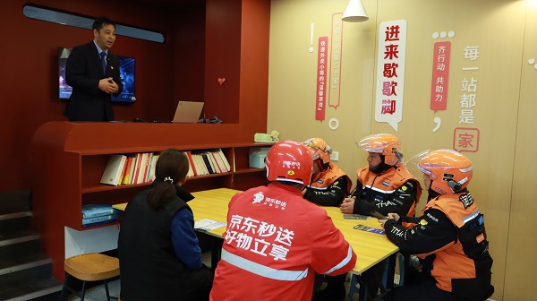 用实际行动传递春日温情，南汇公交开展志愿服务